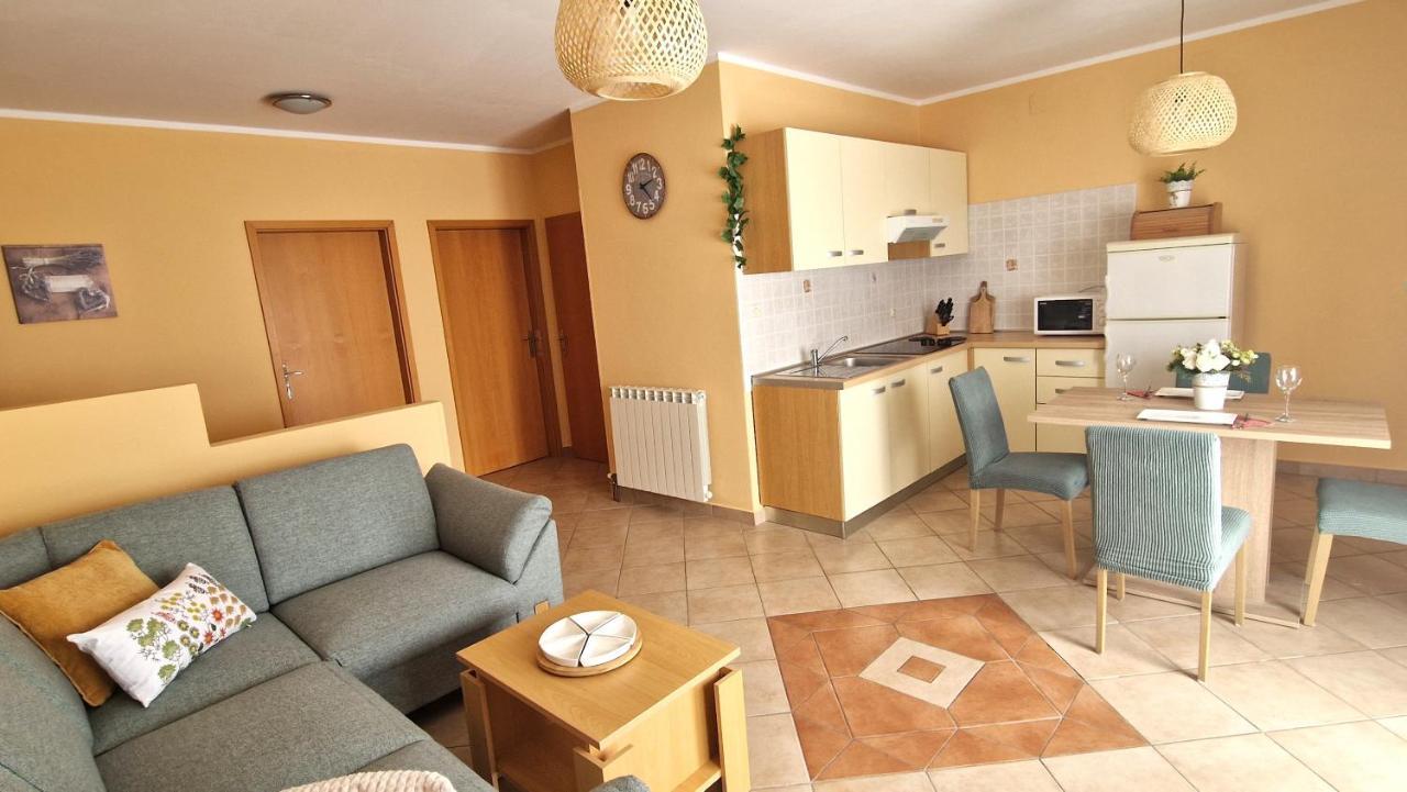 קרק Apartments Ana & Ivan מראה חיצוני תמונה