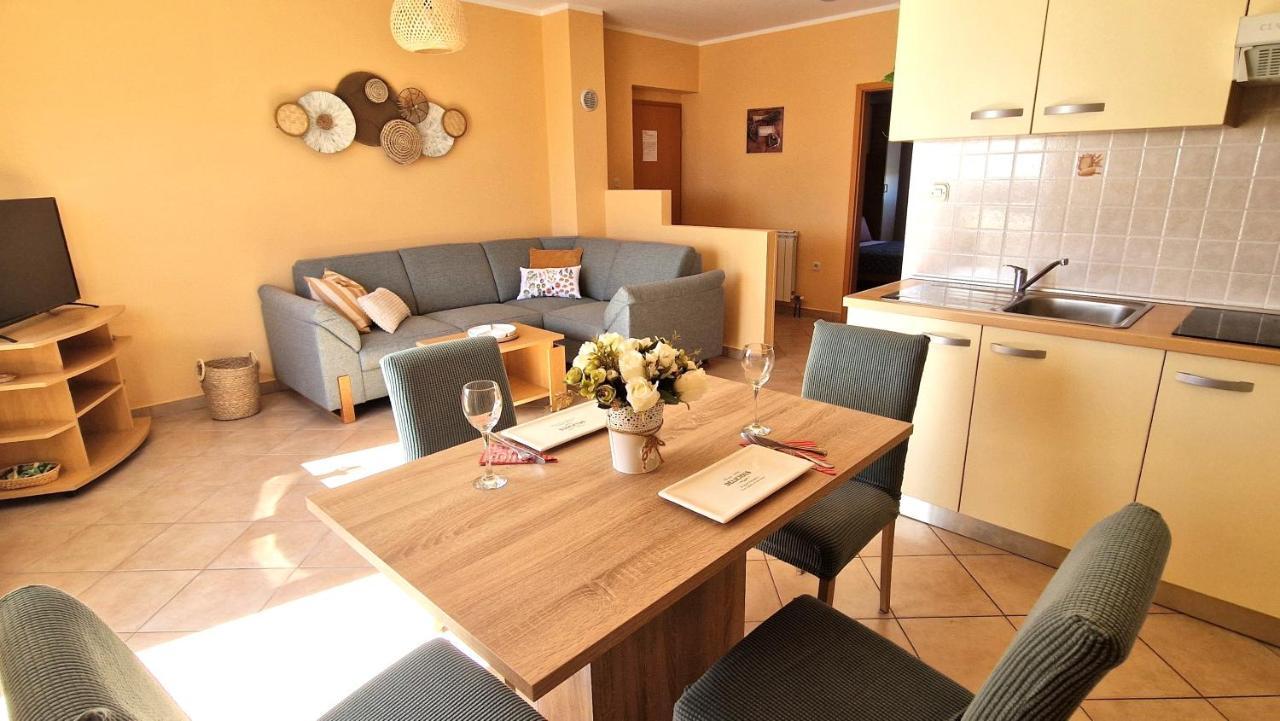 קרק Apartments Ana & Ivan מראה חיצוני תמונה