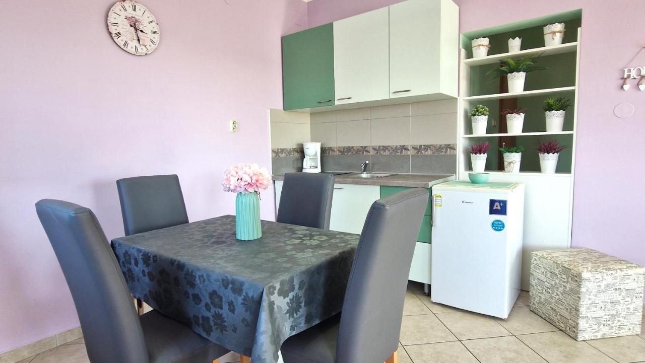 קרק Apartments Ana & Ivan מראה חיצוני תמונה